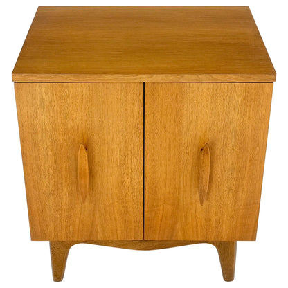 Light Walnut Banana Shape Pulls Two Doors End Table Nightstand Mint!