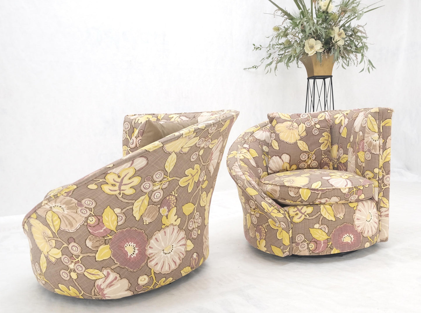 Pair Mid Century Modern Nautilus Lounge Fire Side Chairs Abstract Print Pattern