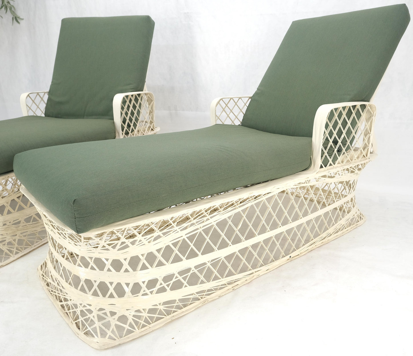 Woodard Pair Mid Century Modern Spun Fiberglass Outdoor Chaise Lounge Chairs