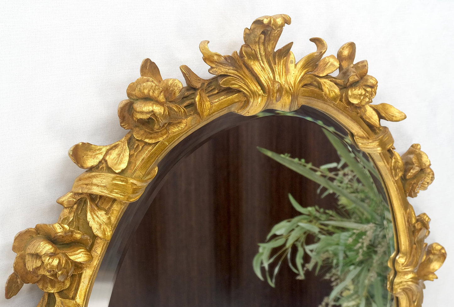 Round Oval Gold Gilt Gesso Mirror Fine Detail Flowers and Leafs MINT!