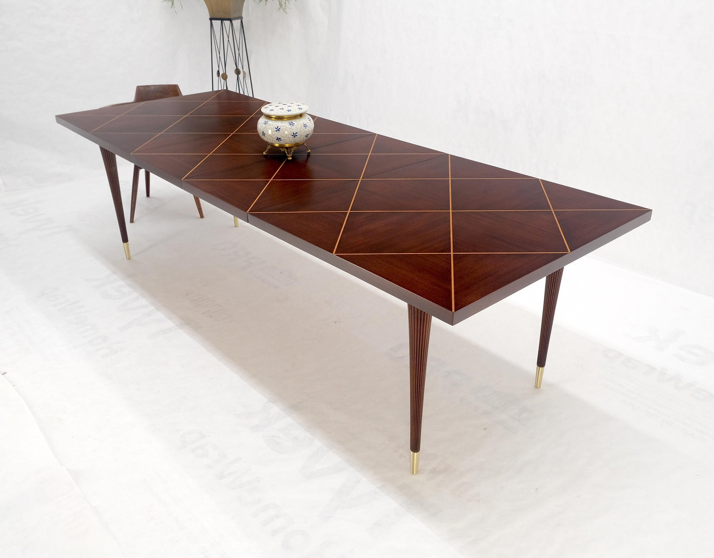 Tommy Parzinger Charak Modern Dimond Top Tapered Leg Dining Table Leaves MINT!