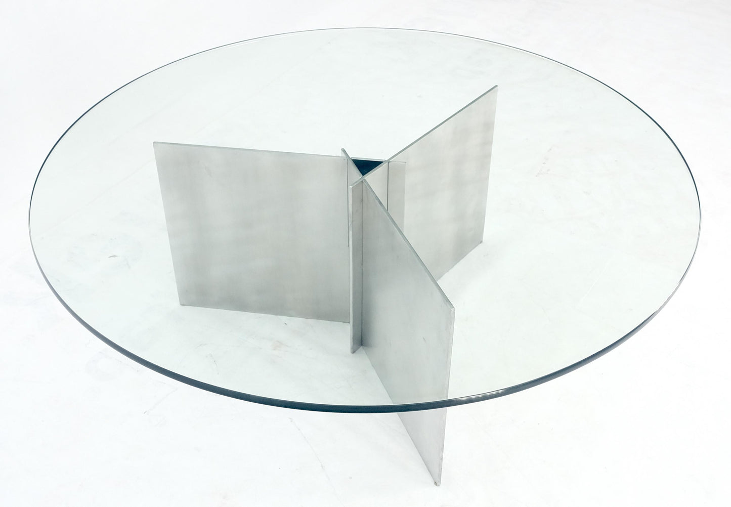 Triangle Aluminum Interlocking Sheet Metal Base Round Glass Top Coffee Table