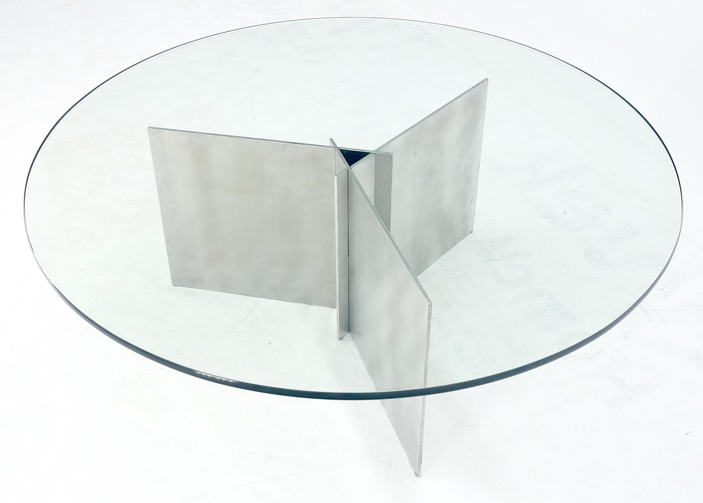 Triangle Aluminum Interlocking Sheet Metal Base Round Glass Top Coffee Table