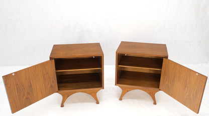 Pair Sculpted Fronts Legs Walnut Mid-Century Modern Nightstands End Tables MINT!