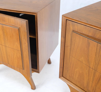 Pair Sculpted Fronts Legs Walnut Mid-Century Modern Nightstands End Tables MINT!