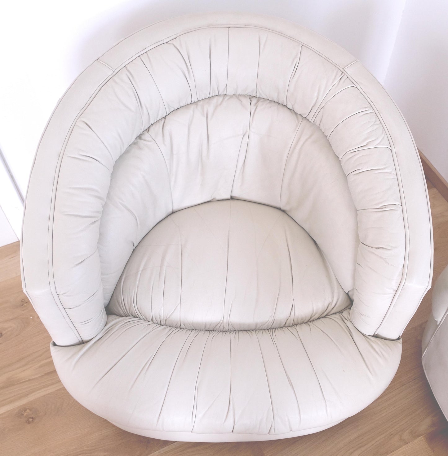 Pair Barrel Round Back Off White Leather Upholstery Swivel Lounge Chairs MINT!