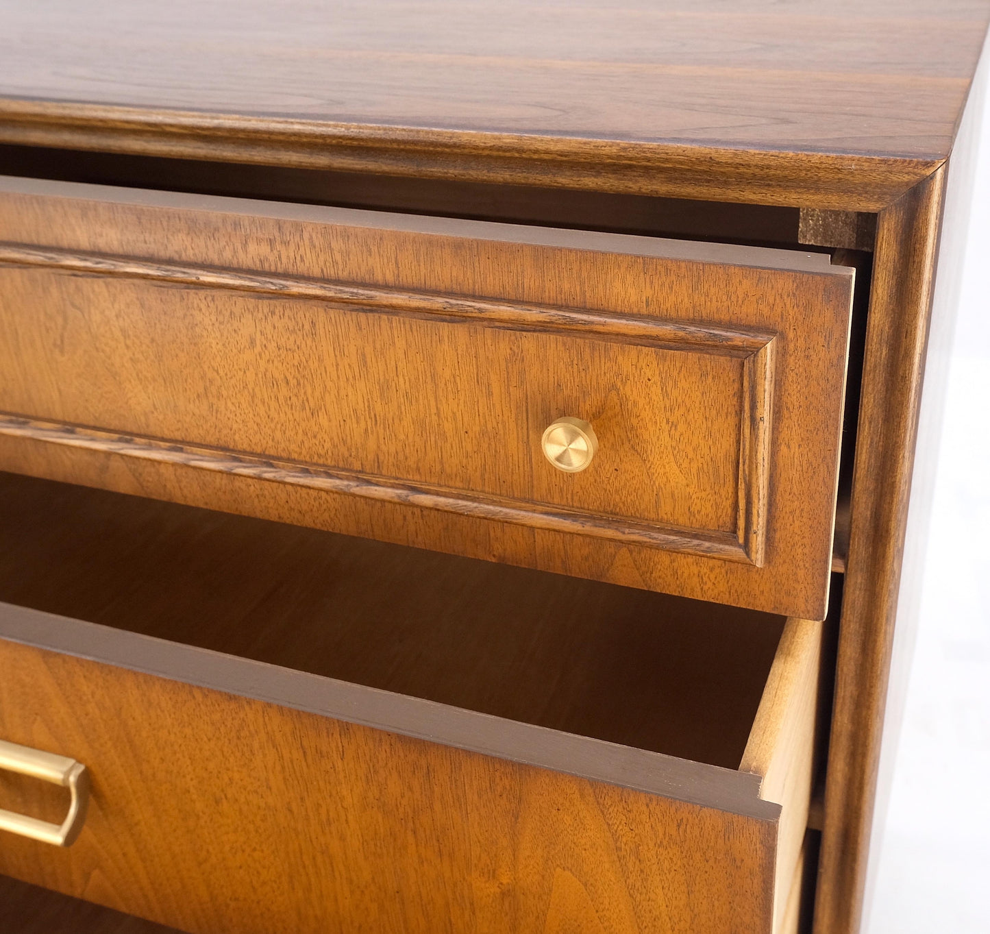 American Mid Century Modern 6 Drawers Walnut Dresser Brass Hardware MINT!