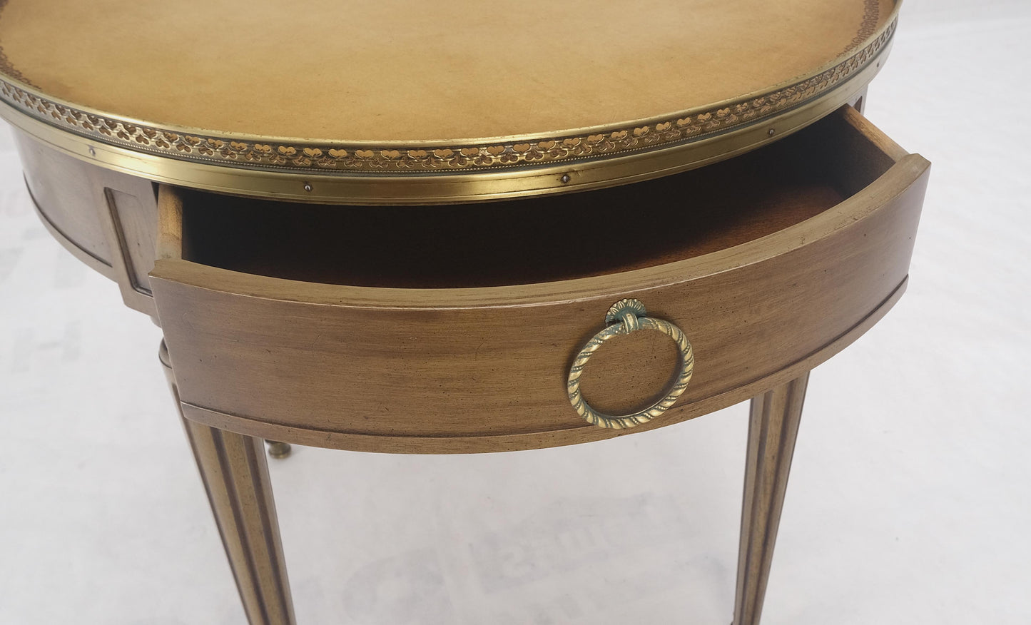 Henredon Olive Green Round Leather Top Brass Gallery Drop Pull Side Table MINT!