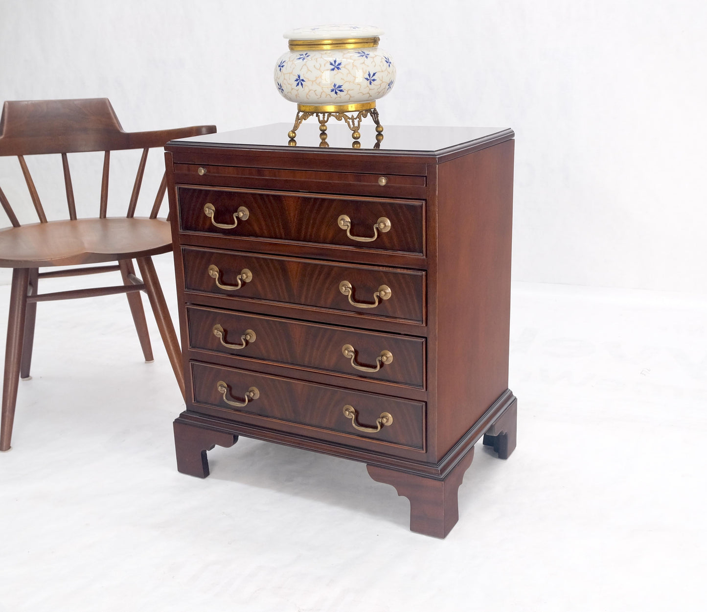 Pull Out Tray 4 Drawers Flame Mahogany Brass Pull Compact Bachelor Chest Dresser