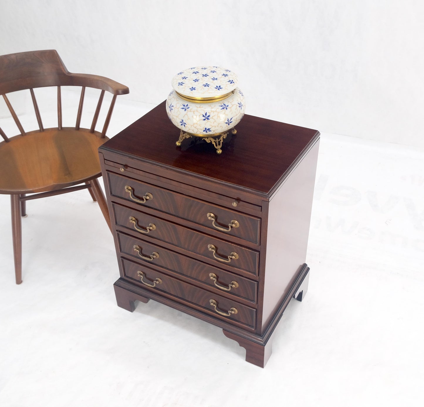 Pull Out Tray 4 Drawers Flame Mahogany Brass Pull Compact Bachelor Chest Dresser