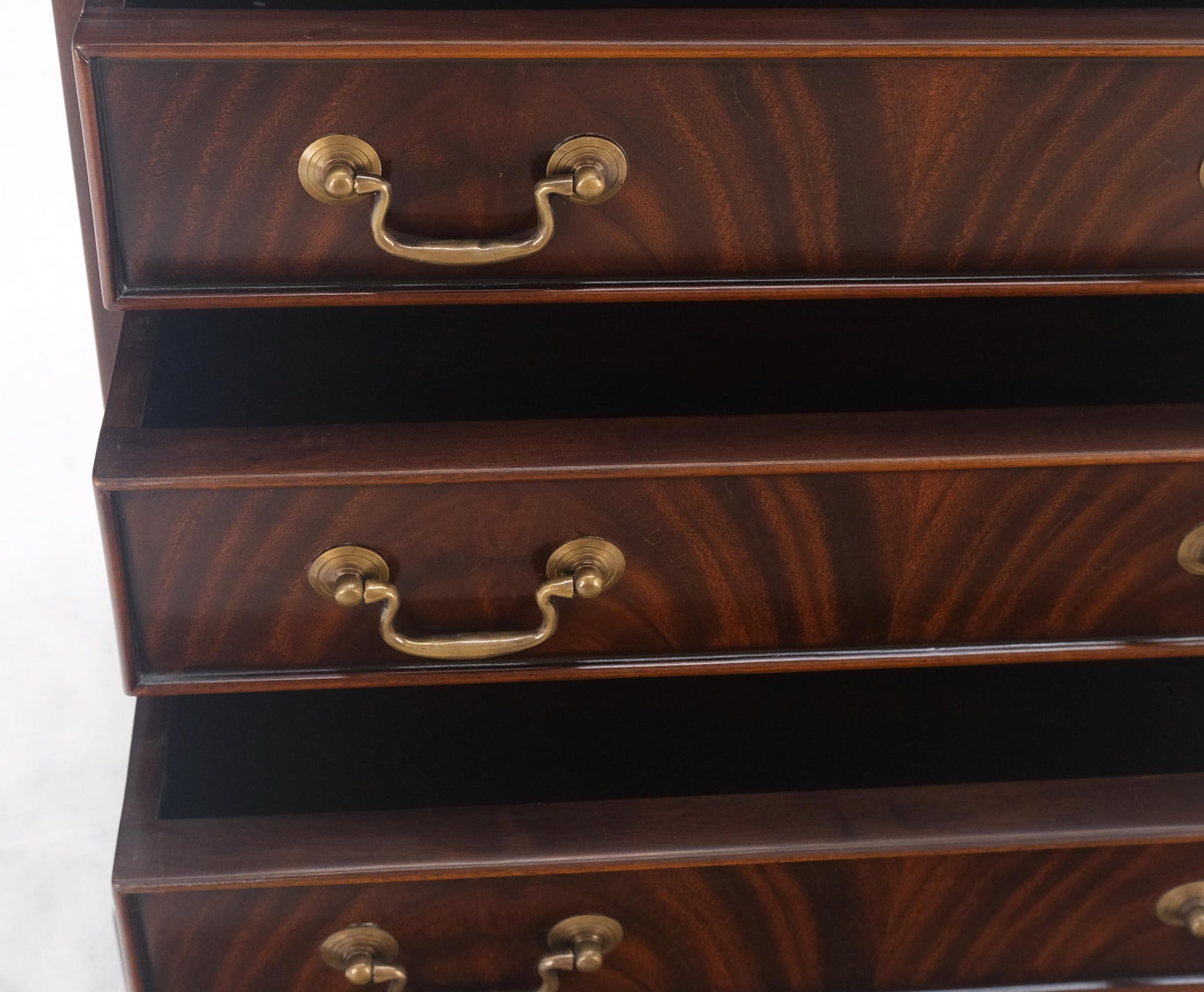 Pull Out Tray 4 Drawers Flame Mahogany Brass Pull Compact Bachelor Chest Dresser