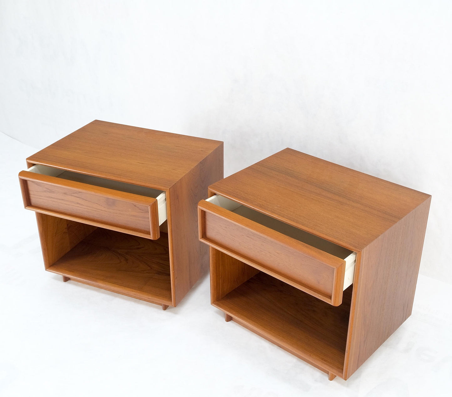 Pair of Mid Century Danish Modern Teak One Drawer Nightstands End Tables MINT!