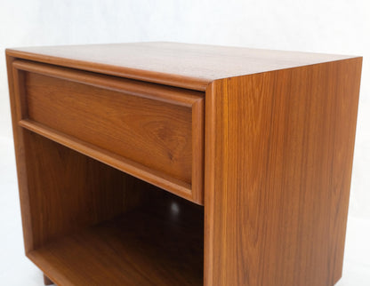 Pair of Mid Century Danish Modern Teak One Drawer Nightstands End Tables MINT!