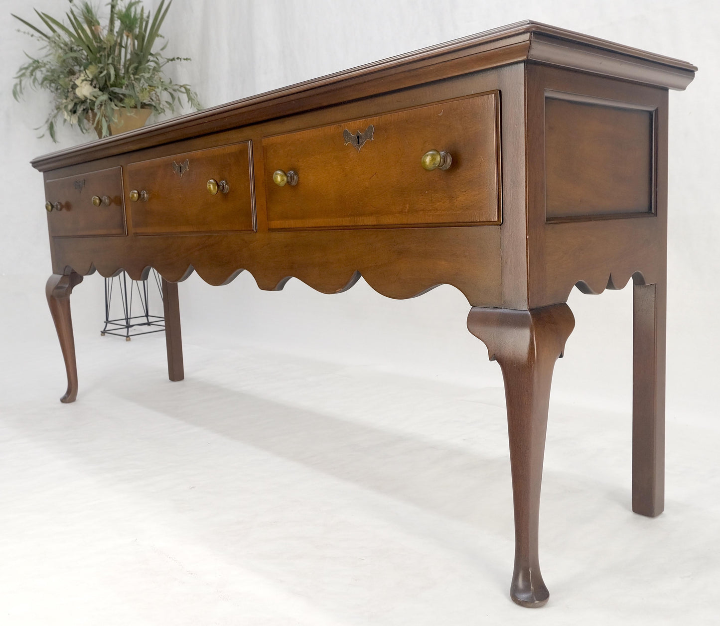 Kittinger Williamsburg Restoration 3 Drawers Queen An Walnut Sideboard MINT