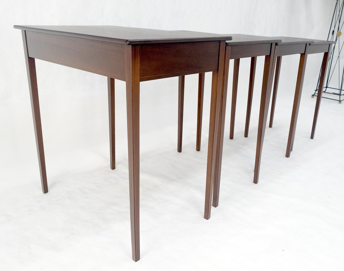 Set of 4 Elegant Tapered Legs Mahogany Federal Nesting Side End Tables MINT