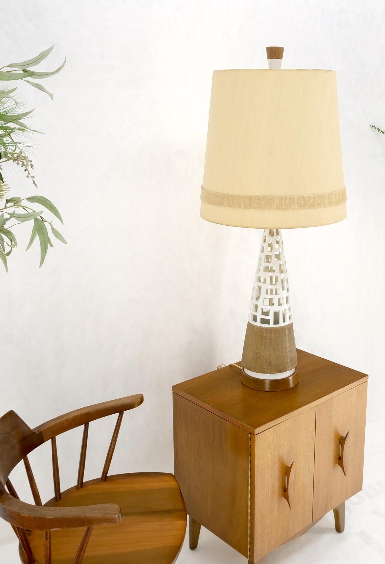 Mid-Century Modern Cone Shape Geometrical Pattern Pierce Pattern Base Table Lamp