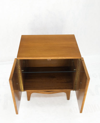 Light Walnut Banana Shape Pulls Two Doors End Table Nightstand Mint!