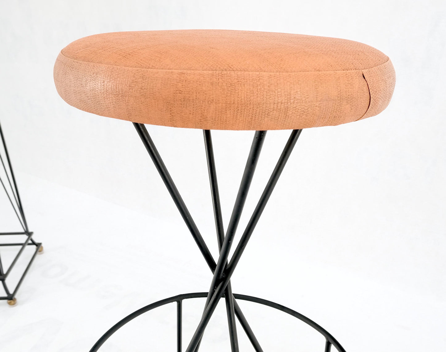 Frederick Weiberg Mid-Century Modern Wire Base Round Seat Bar Stool, circa 1970s