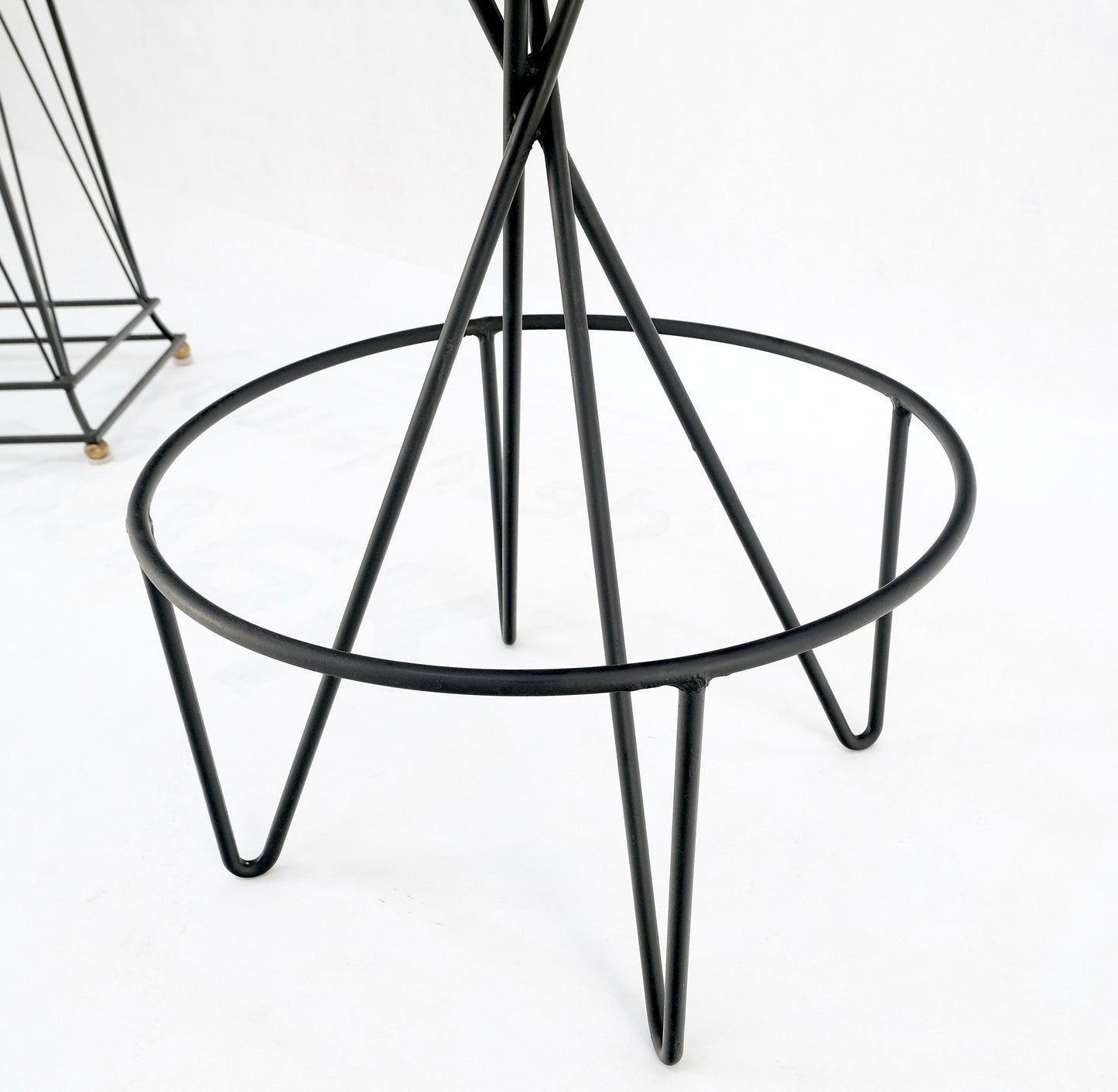 Frederick Weiberg Mid-Century Modern Wire Base Round Seat Bar Stool, circa 1970s