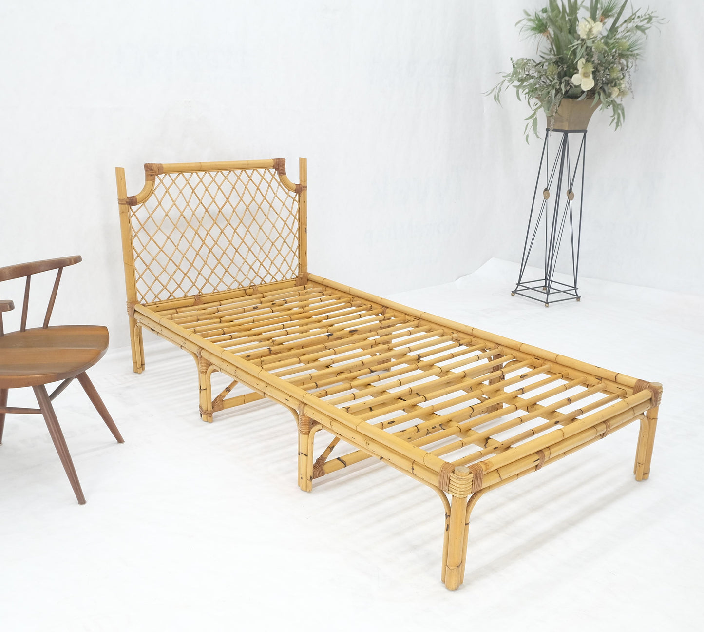 Vintage 1970s Large Bamboo Chaise Lounge Daybed Frame MINT!