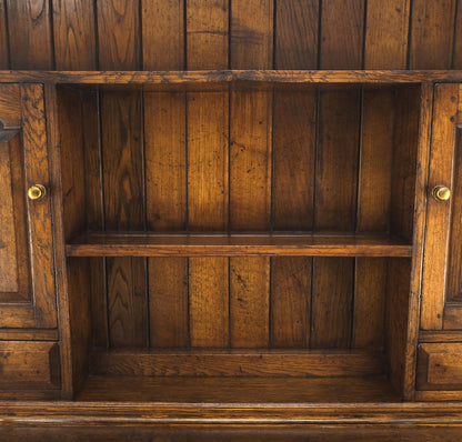 Dovetailed Drawer Quality Farmhouse Welsh Oak Cupboard Breakfront Sideboard MINT