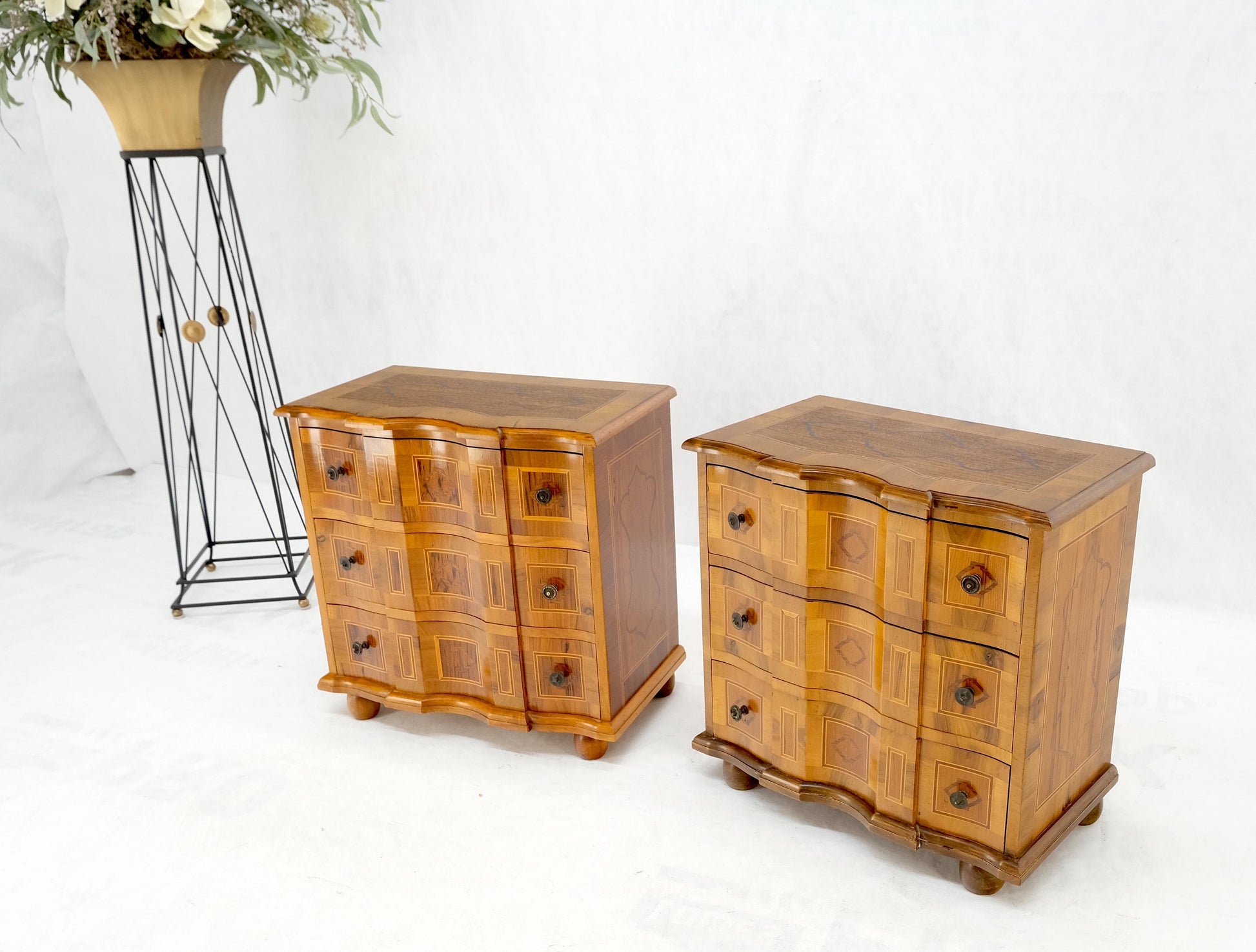 Pair of Fine Italian Inlaid Three Drawers Banded Tops Nightstands Small Dresser