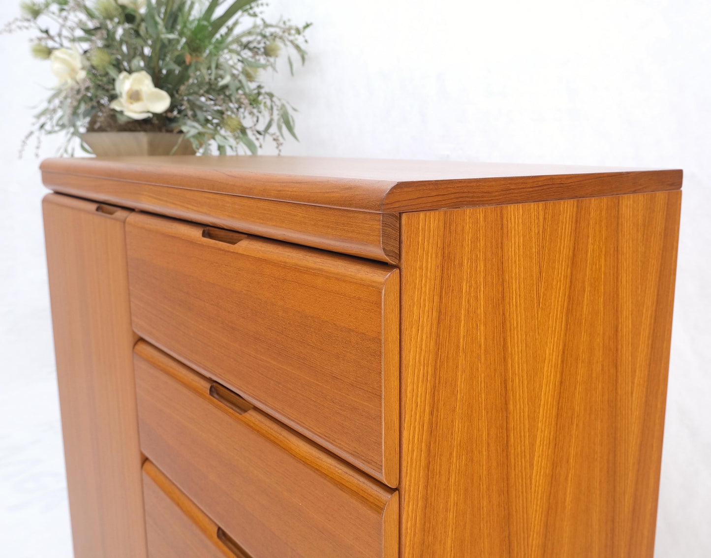 Danish Mid-Century Modern 7 Drawers High Credenza Chest Dresser Chifforobe Mint!