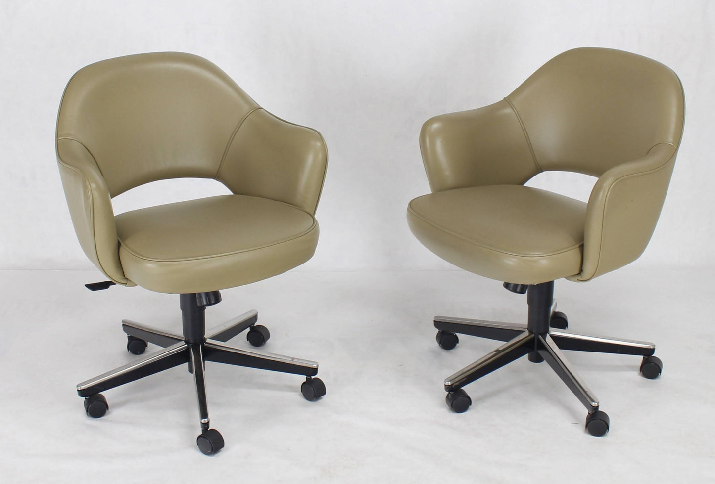 Olive Leather Knoll Saarinen Six Executive Bucket Chairs Set