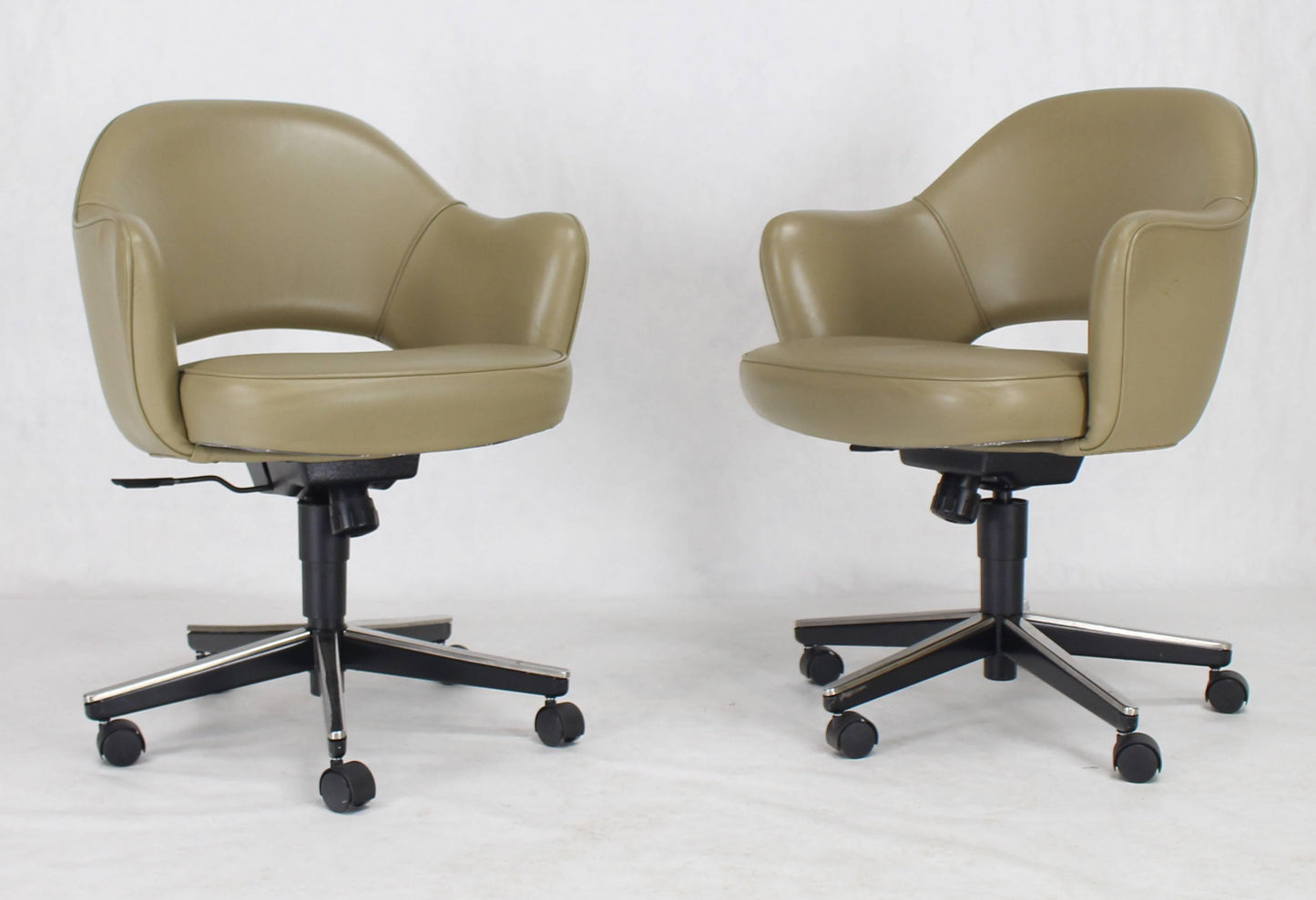 Olive Leather Knoll Saarinen Six Executive Bucket Chairs Set