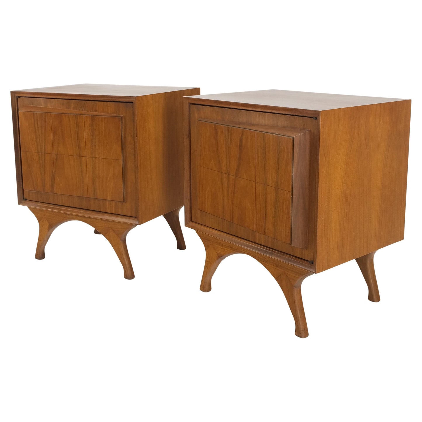 Pair Sculpted Fronts Legs Walnut Mid-Century Modern Nightstands End Tables MINT!