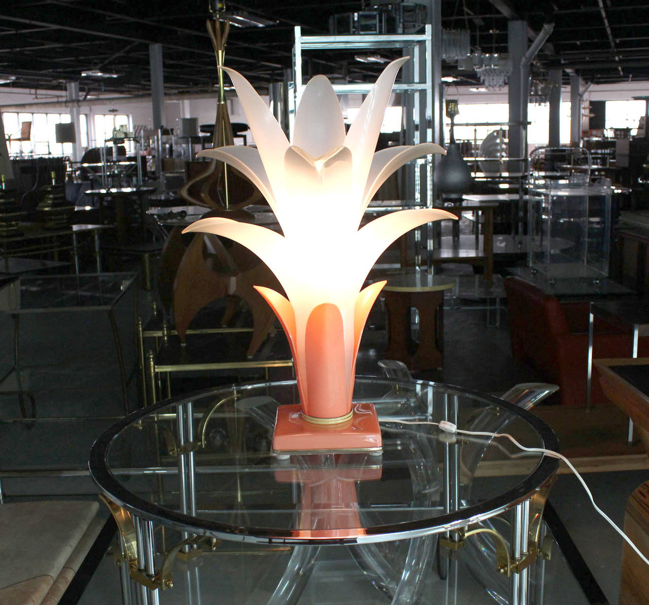 Molded Acrylic Lotus Flower Table Lamp