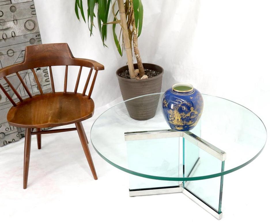 Thick Glass and Chrome Round Mid-Century Modern Coffee Table