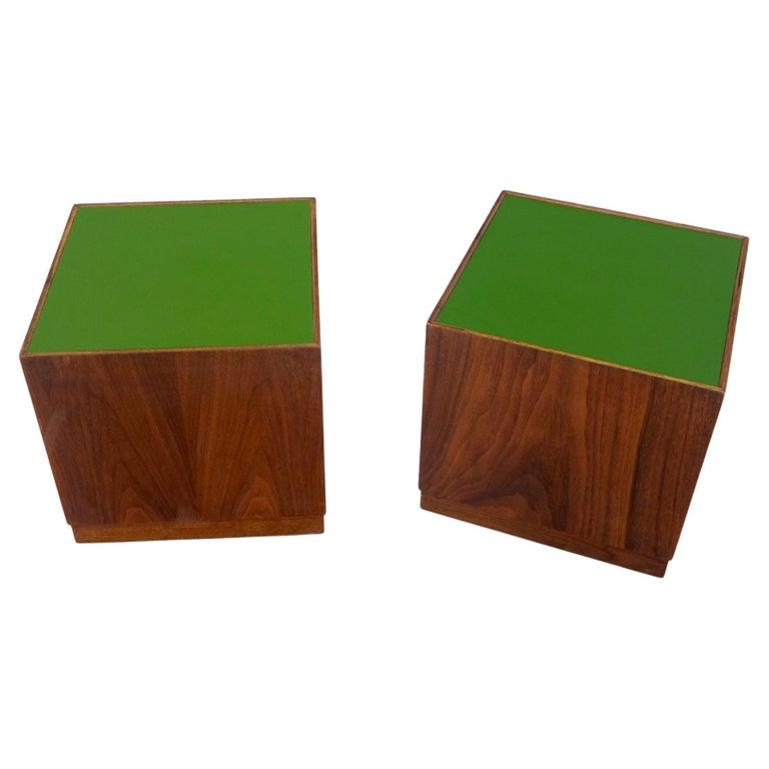 Pair of Cube Shape Walnut Mid-Century Modern End Side Occasional Tables Stands