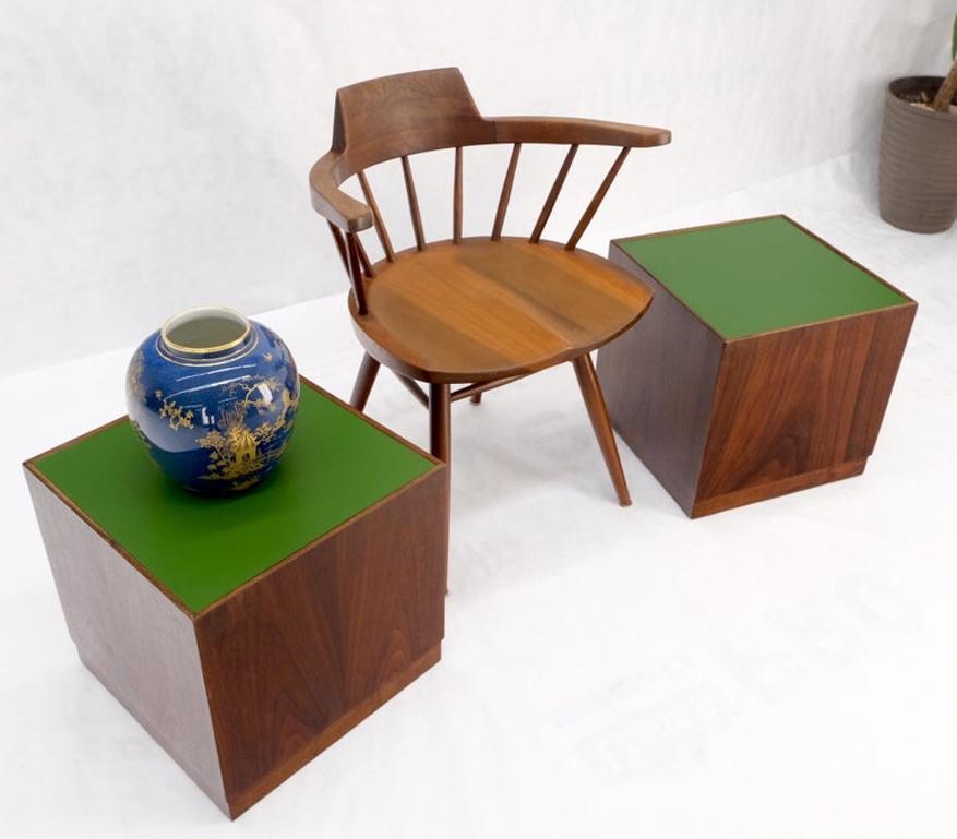 Pair of Cube Shape Walnut Mid-Century Modern End Side Occasional Tables Stands