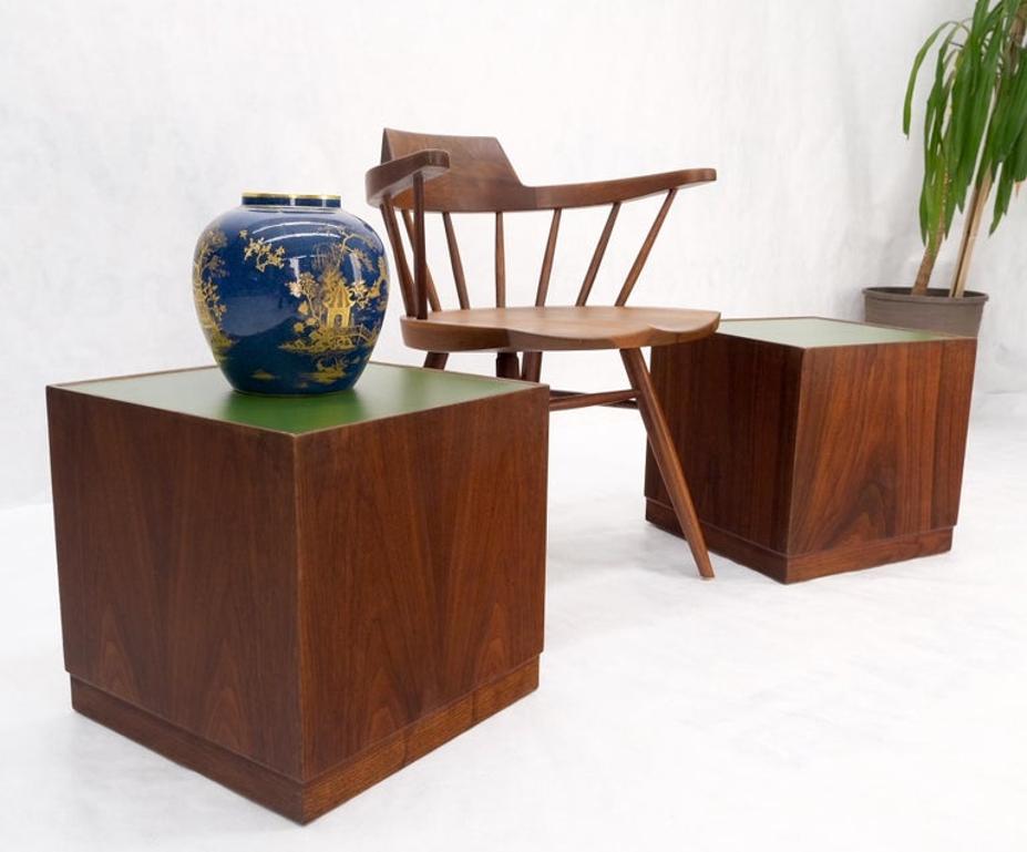 Pair of Cube Shape Walnut Mid-Century Modern End Side Occasional Tables Stands