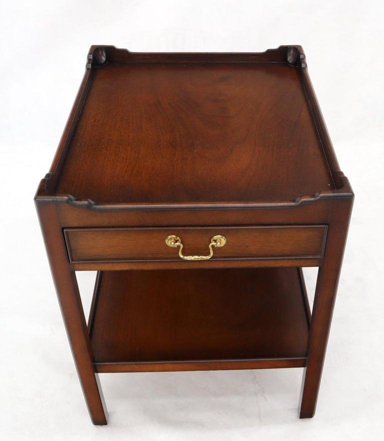 Southampton Mahogany Gallery Top Brass Drop Pull One-Drawer End Table Stand