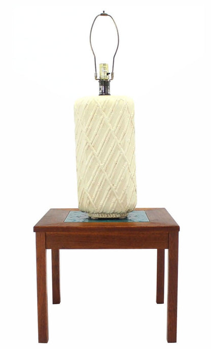 Rounded Corners Pedestal Shape White Faux Bamboo Decorated Pattern Table Lamp