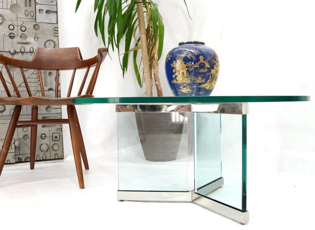 Thick Glass and Chrome Round Mid-Century Modern Coffee Table