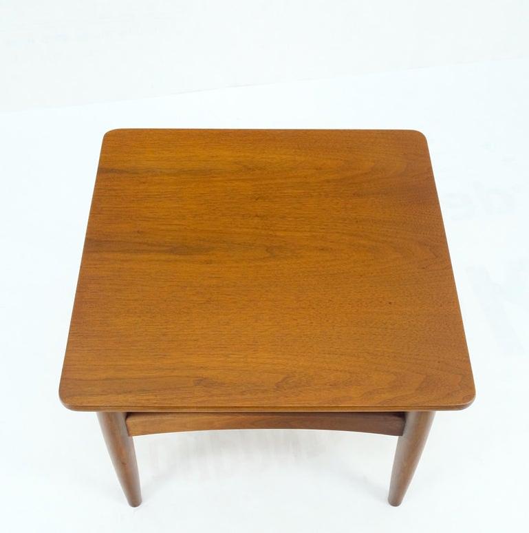 Square Mid-Century Modern Walnut Dowel Leg Side Coffee Occasional Table Mint!