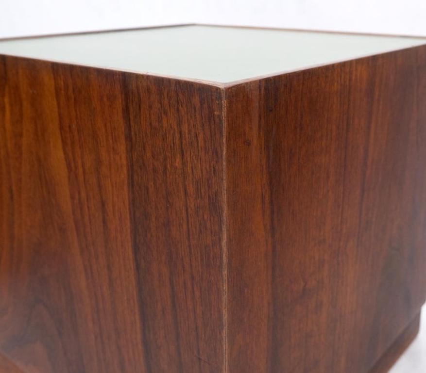 Pair of Cube Shape Walnut Mid-Century Modern End Side Occasional Tables Stands